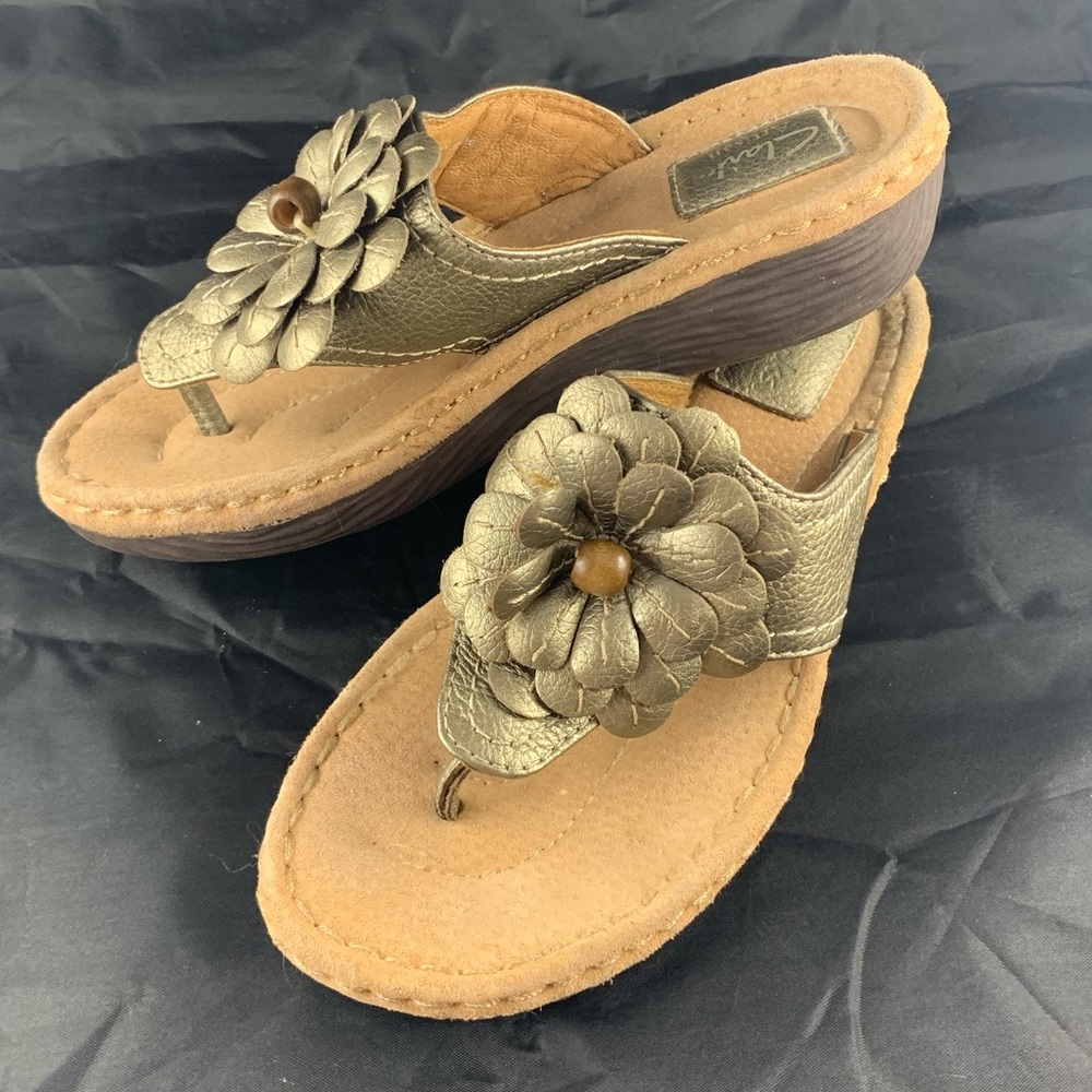 Clark’s leather floral sandals. Goldish bronze B75